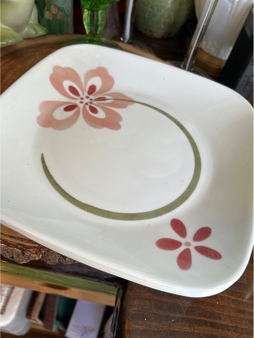 Corelle plates x4